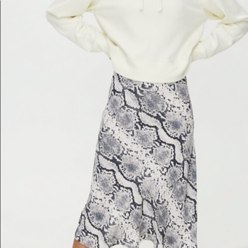 Aritzia Wilfred free snakeskin print skirt
